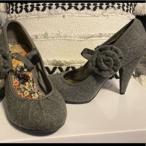 Size 6 Gray Heels